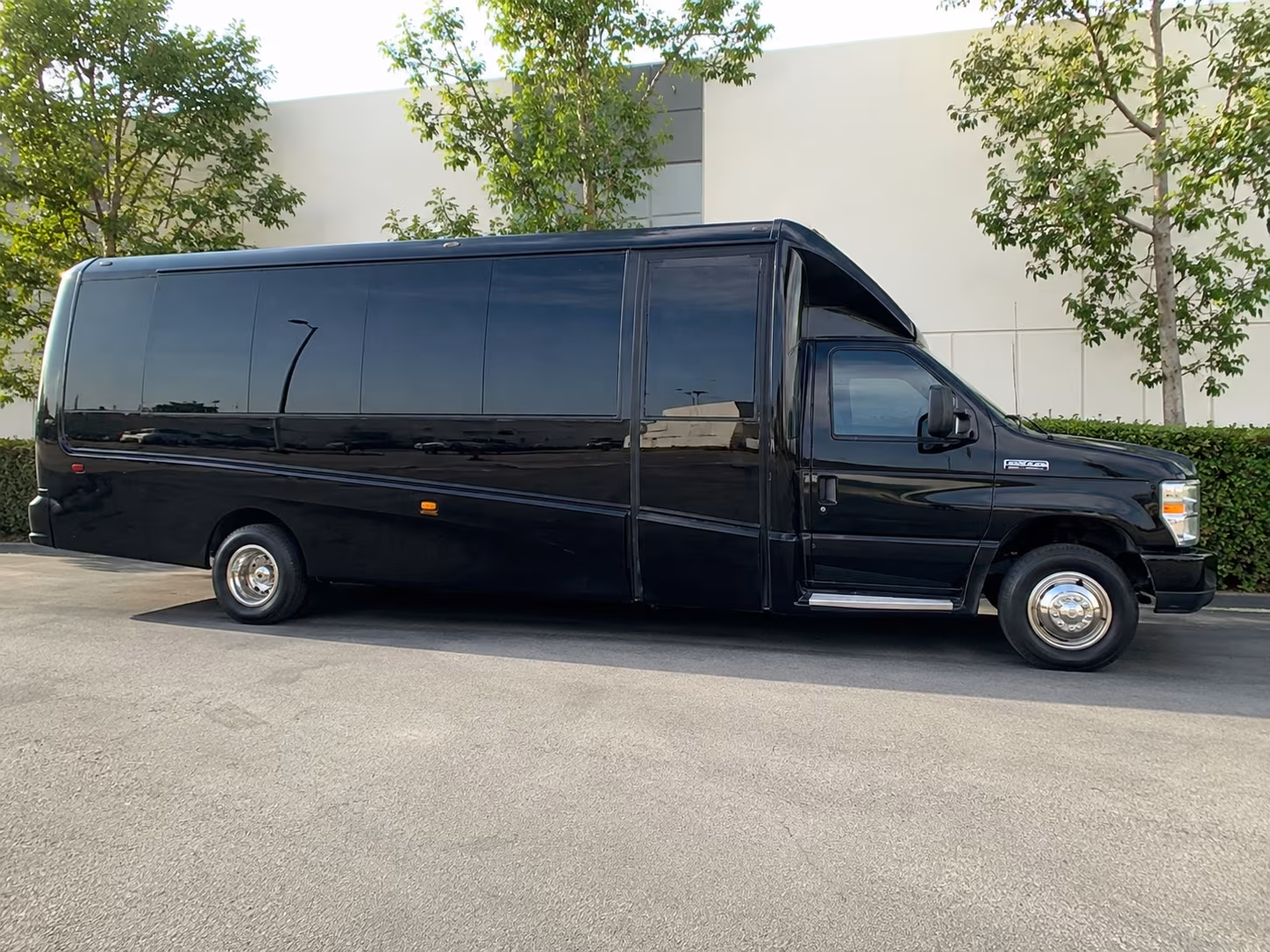 keep the wedding weekend moving with multi stop and multi day transportation